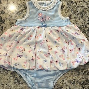 Baby onesie size 9m